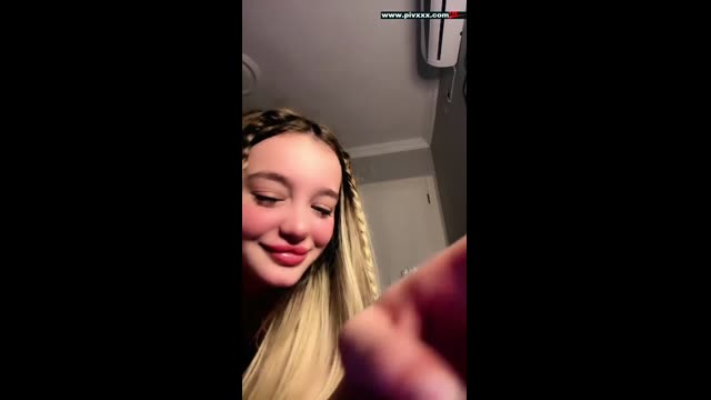 Canan Ozler Dildoyu Amına Sokup Parmaklamaya Devam Ediyor
