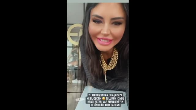 Siyah Taytla Aynada Kalça Sallıyor — Ebru Polat Türk İfşa